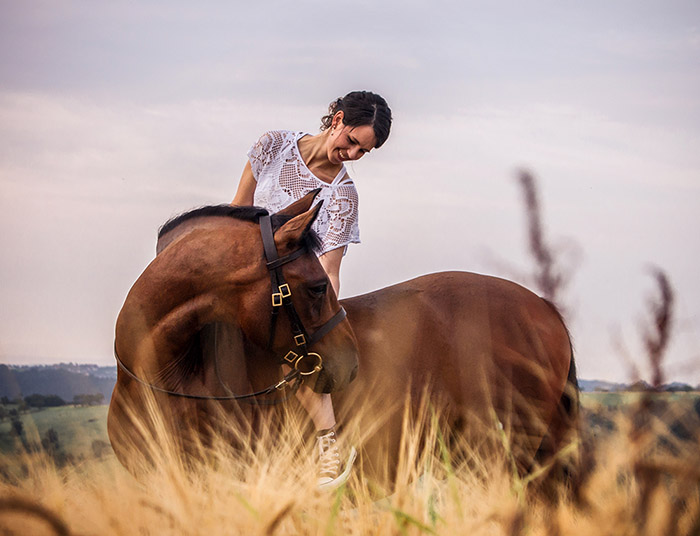 VCA Mitarbeiterin mit Pferd